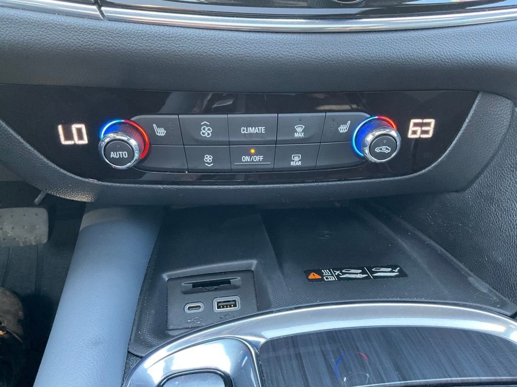 2023 Buick Enclave Essence