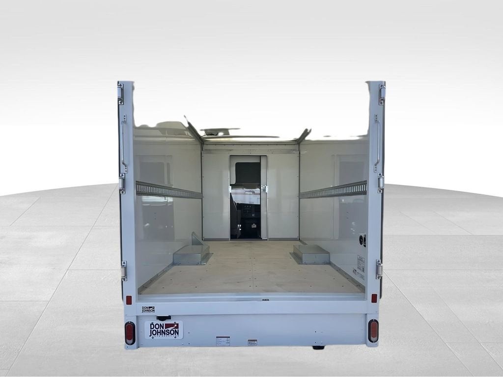 2025 GMC Savana Cutaway 3500 1WT